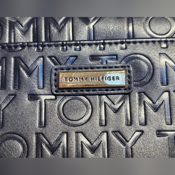 Tommy Hilfiger Navy Blue 8X5 Wristlet Wallet Purse NWT - Picture 3 of 6